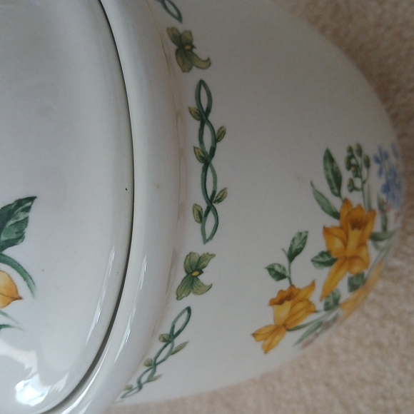 Thompson Elegant Ceramic Piece - Picture 2 of 7